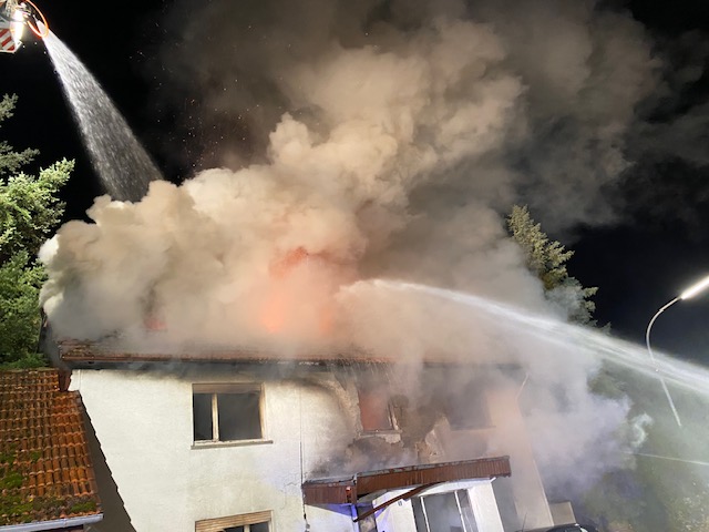 F 2 Y Wohnhausbrand Unterreichenbach 2023 006