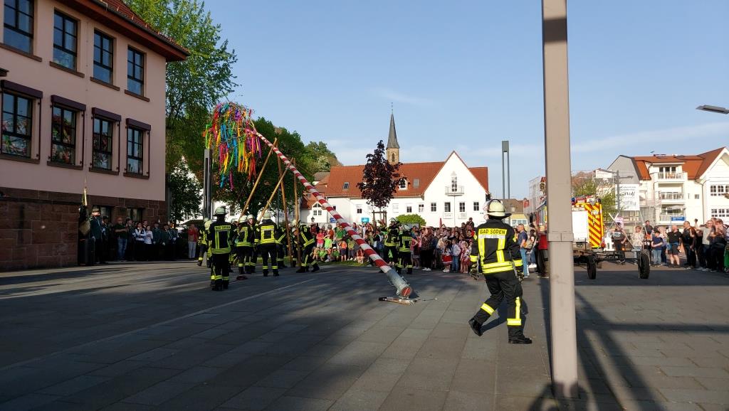 FF Bad Soden Maibaum Aufstellen 2024 022