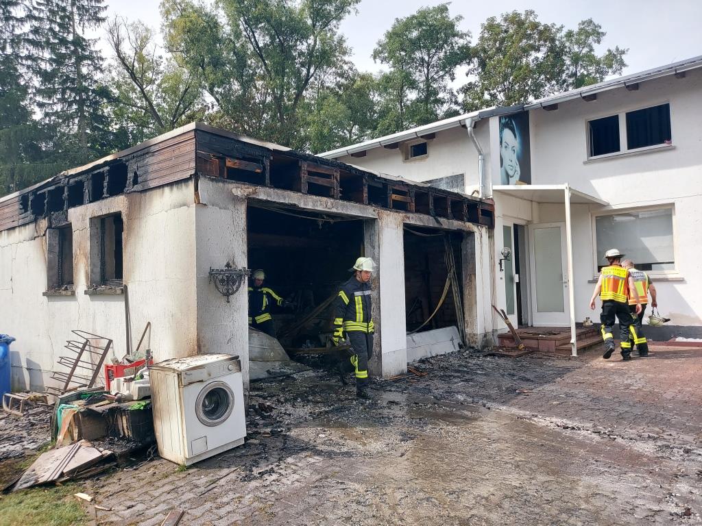 F 2 Brand Garage mit Pkw 2023 026