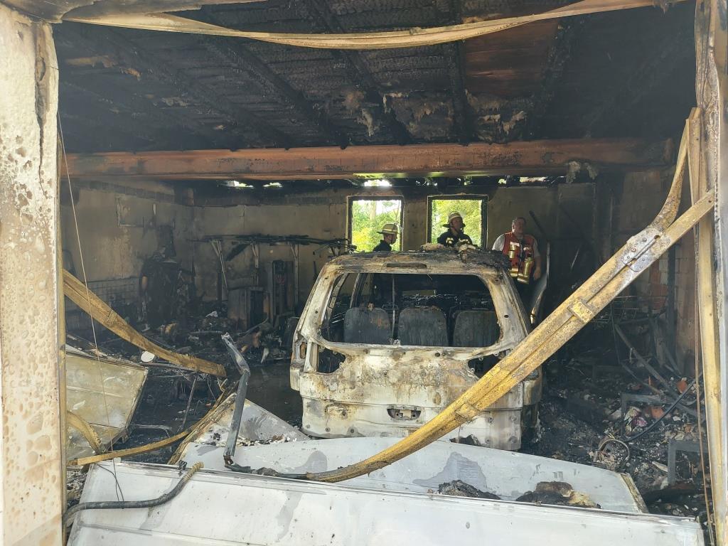 F 2 Brand Garage mit Pkw 2023 028